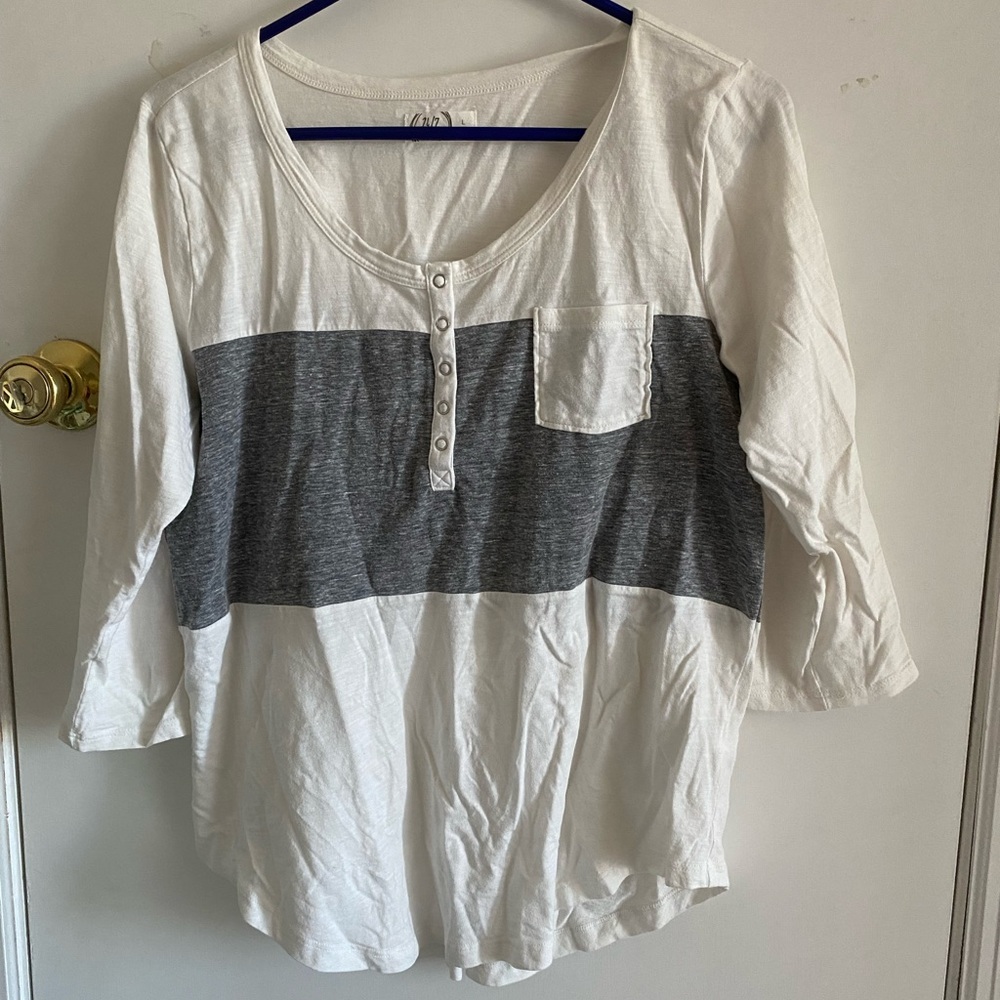 Cute gray and white top with few buttons